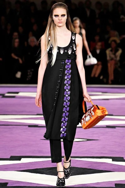 Look 30